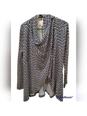 Skies Are Blue Chevron Cardigan Black White Convertible Small